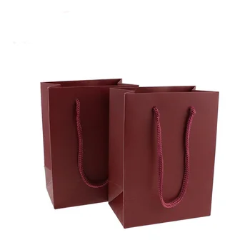 10 Adet Dikey Sürüm Koyu Kırmızı Basit Kağıt hediye çantası Kraft Kağıt Kolu Düğün doğum günü hediyesi Paketi