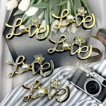 10 adet / grup 24 * 47mm İnci Altın Aşk Mektubu Rhinestone Düğmeler Flatback Süsleme Zanaat DIY Düğün Ayakkabı Dekoratif Düğme