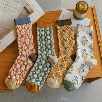 2022 Kadın Çorap Pamuk Yüksek Kalite Sonbahar Yeni Kore Tarzı Moda Çiçek Rahat Çorap Komik Nefes Orta Tüp Sevimli Çorap