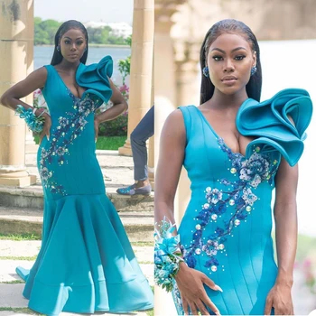 Artı Boyutu Mavi Mermaid Balo Elbise Derin V Boyun Katmanlı Ruffles Çiçek Aplikler Sequins Elbiseler Afrika Siyah Kızlar Akşam Gala