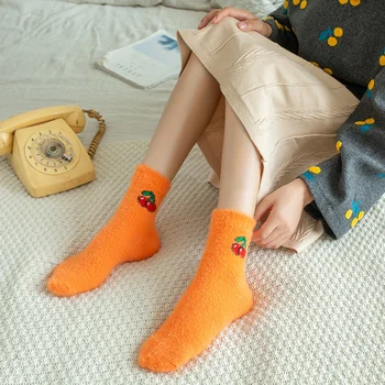 Kawaii Kadın Meyve Kabarık Çorap Termal Bulanık Çorap Kadın Bayanlar Moda Sıcak Avokado Kiraz Patlıcan Kat Uyku Çorap Kalın
