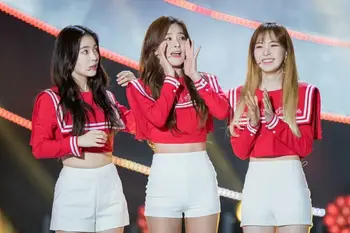 Kpop Kırmızı Kadife Kadın Sahne Performansı Kırmızı t-Shirt Kore Dans Amigo Takım Elbise Kadın Caz Seksi Hip Hop İnce Şort setleri