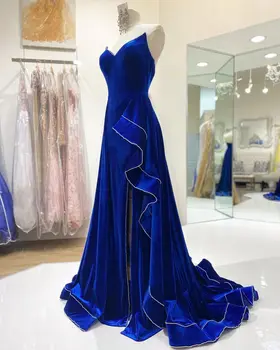 Kraliyet Mavi Kadife Balo Elbise 2021 Seksi Bölünmüş A-Line Örgün Abiye giyim Sevgiliye Boyun Backless Ruffles Katmanlar Sipariş Yapımı