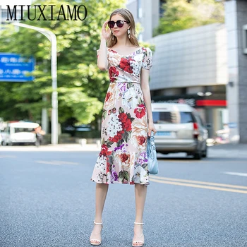 MIUXIMAO Yüksek Kalite Avrupa 2020 yaz elbisesi Yeni Kısa Kollu Çiçek Baskı Zarif Mizaç Orta Buzağı Elbise Kadınlar
