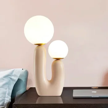 Postmodern Tasarım Pembe Reçine Çift Buzlu cam küre Masa Lambası İskandinav Yaratıcılık Yatak Odası dekoratif LED Aydınlatma Masaüstü Pos