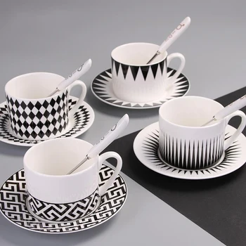 Sanat Seramik su kupası Siyah Ve Beyaz Şerit Geometrik Ofis Kahve kaşıklı fincan Öğleden Sonra çay bardağı Ev Mutfak Drinkware