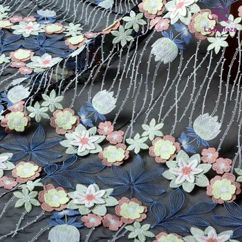 Yeni moda kaliteli karışık renk 3D çiçekler siyah örgü dantel kumaş yard tarafından 130 cm genişlik